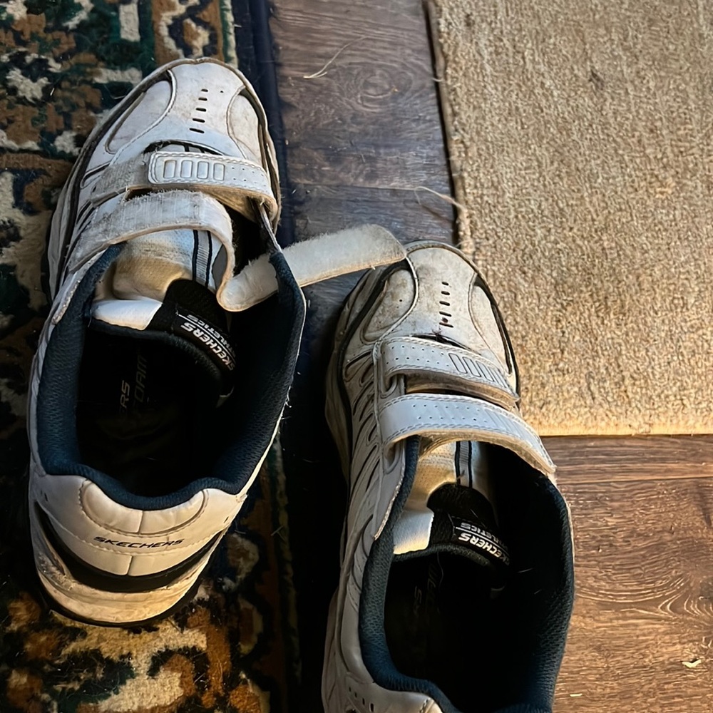 White sketches size 10
They have a lot of life left in hem Make offer